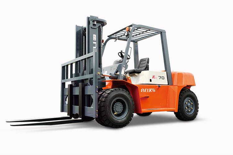 濟(jì)寧合力叉車(chē)裝物行駛應(yīng)把貨物放低，門(mén)架后傾